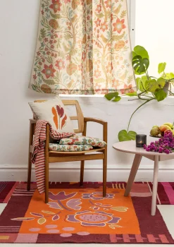 Discount Gudrun Sjödén Bestickter Teppich Flowers Aus Bio-Baumwolle achatrot