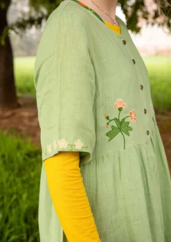 Clearance Gudrun Sjödén Kleid Blombukett Aus Leinengewebe stachelbeergrün