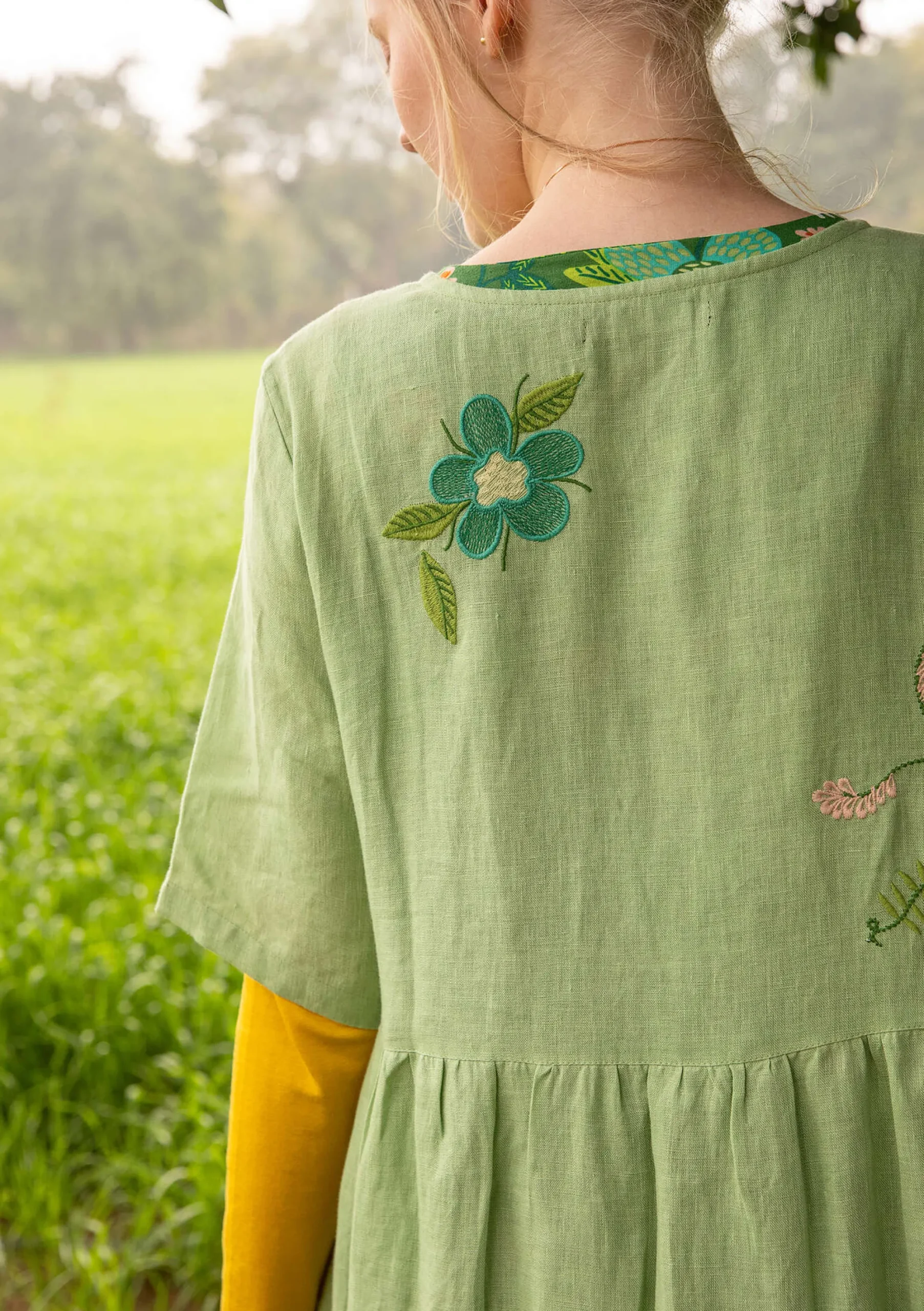 Clearance Gudrun Sjödén Kleid Blombukett Aus Leinengewebe stachelbeergrün