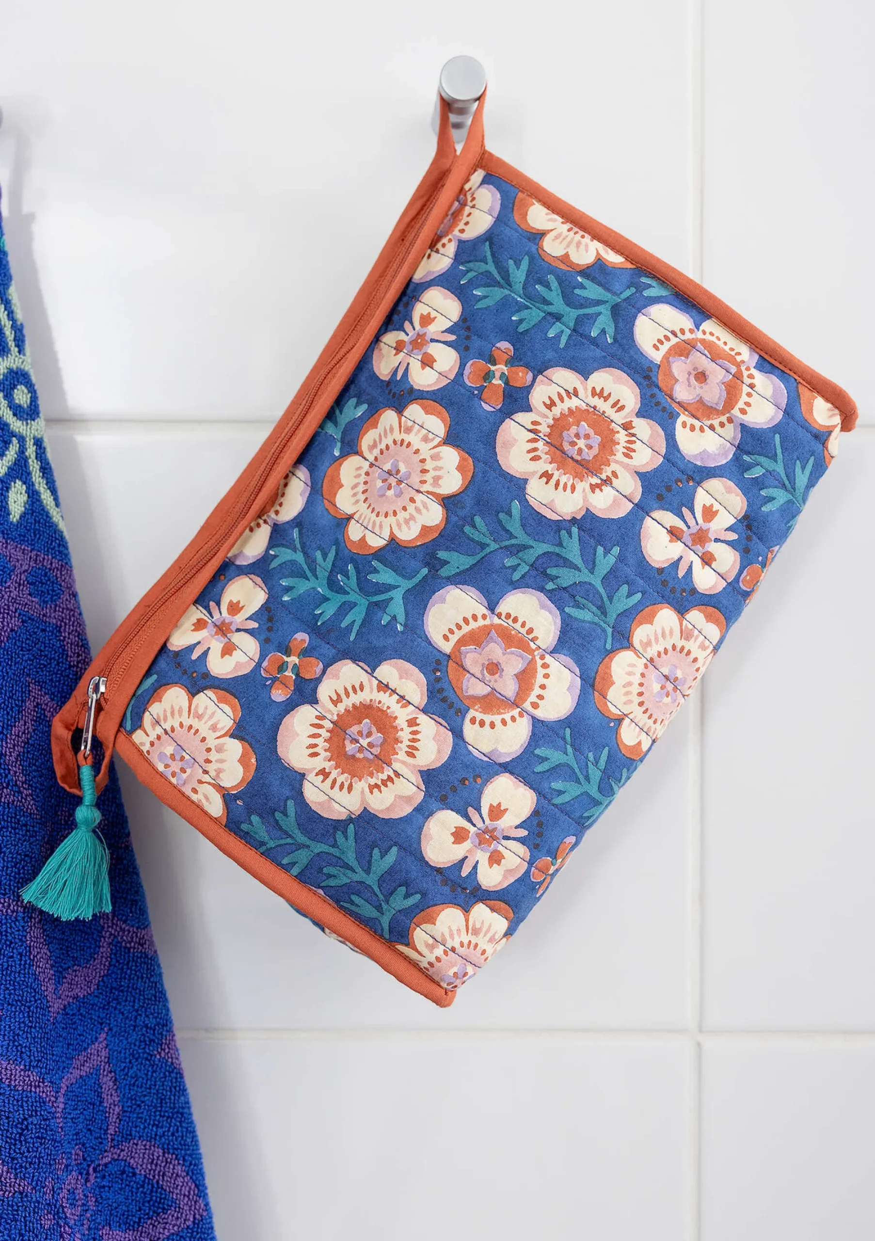 Sale Gudrun Sjödén Kulturtasche Petals Aus Bio-Baumwolle porzellanblau