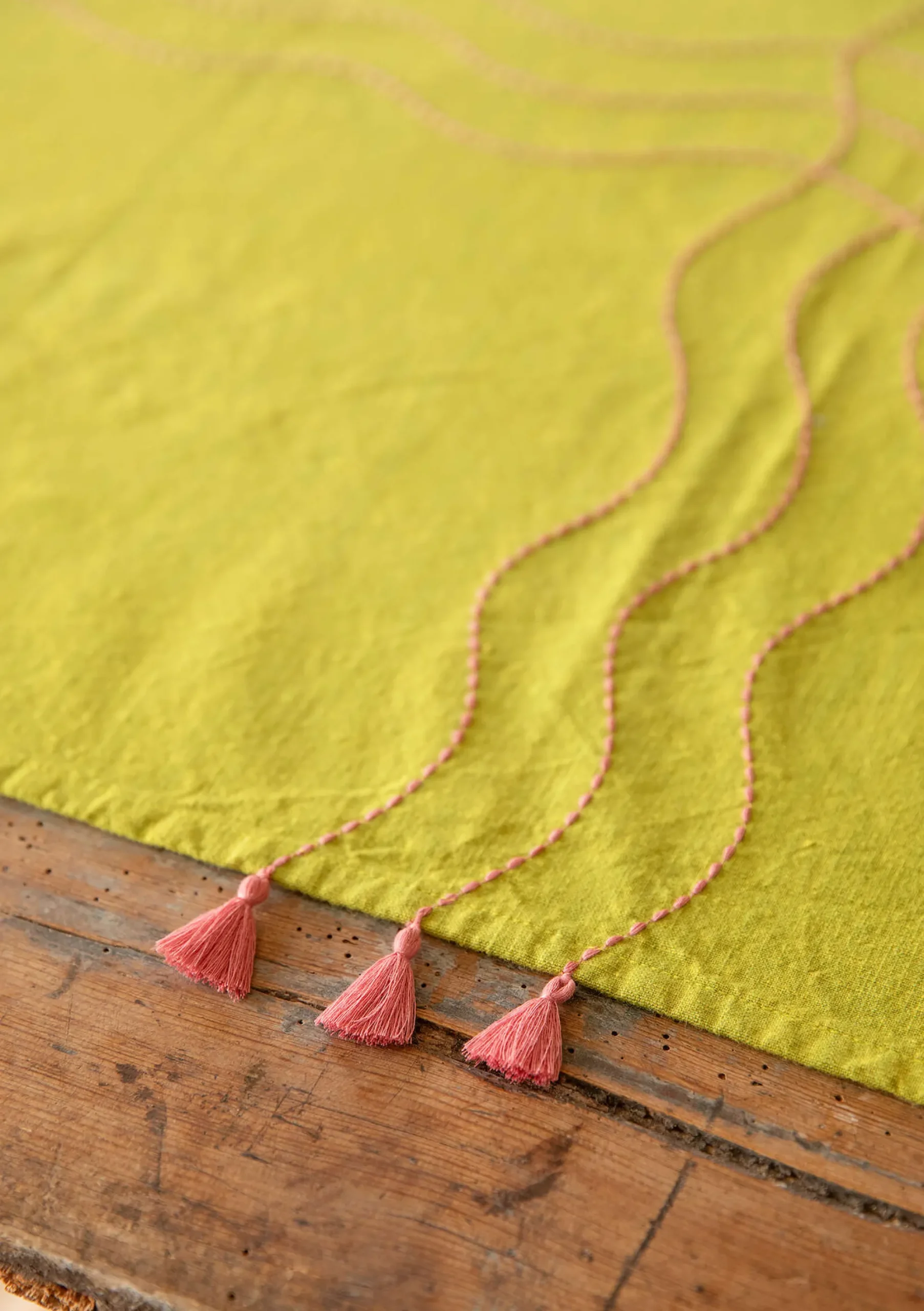 Discount Gudrun Sjödén Tischdecke Stitches Aus Bio-Baumwolle waldgrün