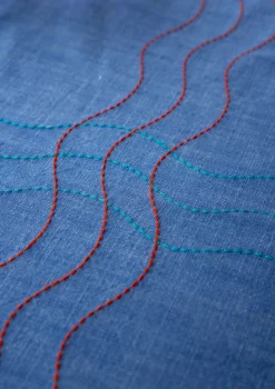 Outlet Gudrun Sjödén Tischdecke Stitches Aus Bio-Baumwolle leinenblau