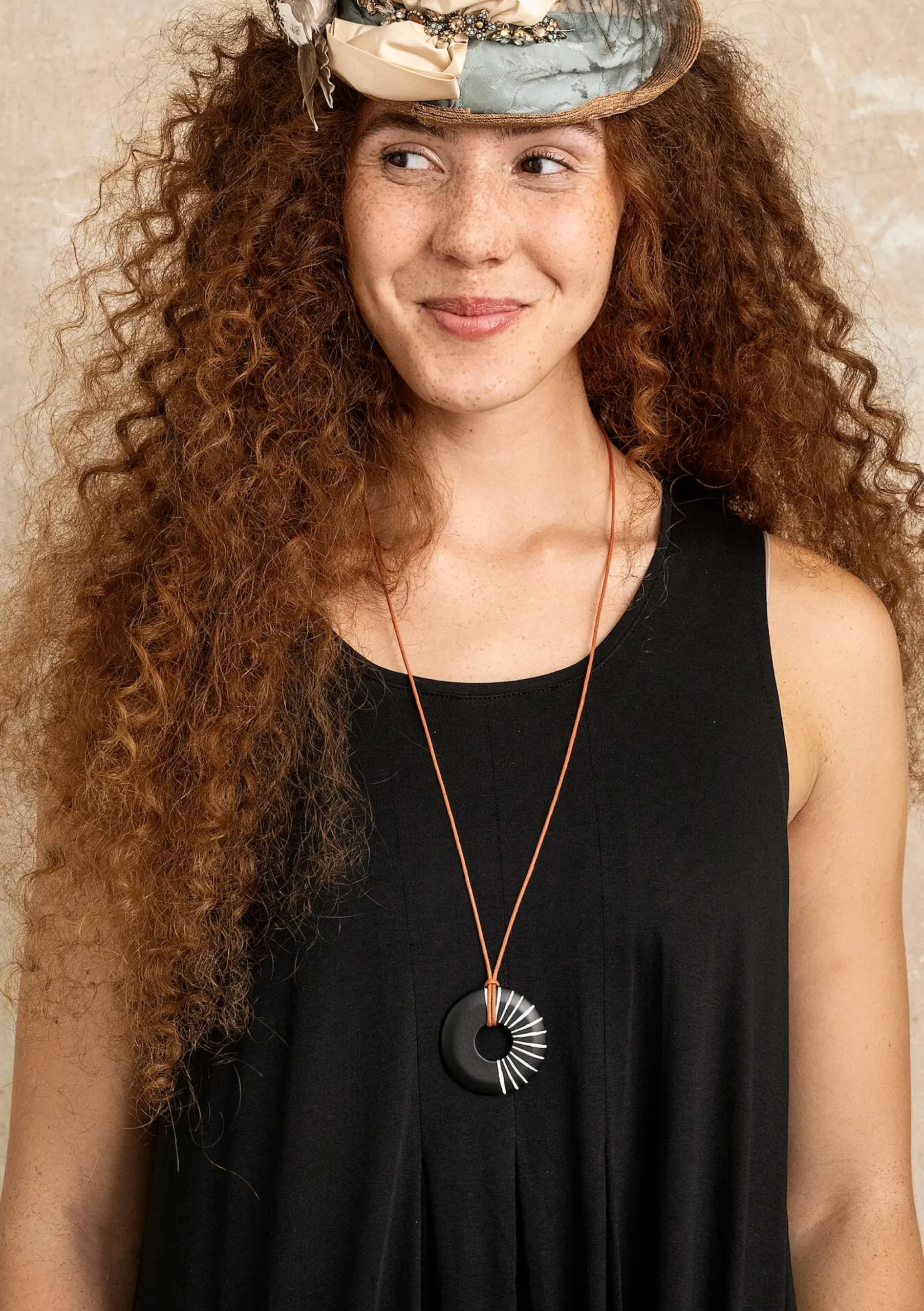 Best Gudrun Sjödén
Kette Gujarat Aus Recyclingholz schwarz